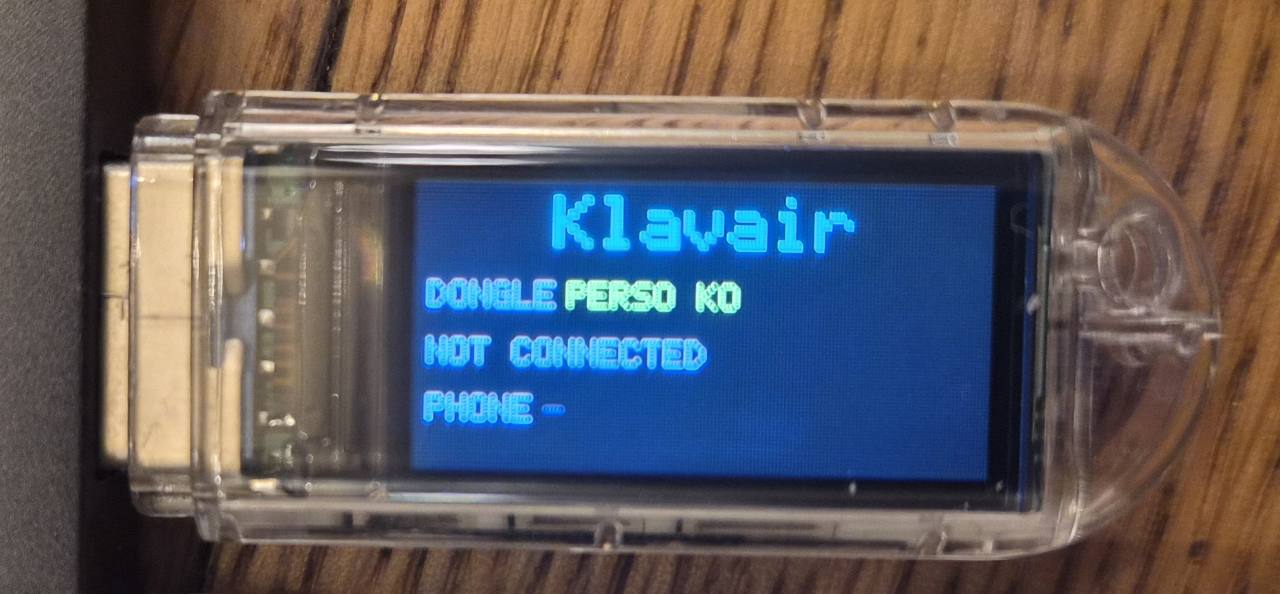 Klavair dongle with screen showing not connected status.